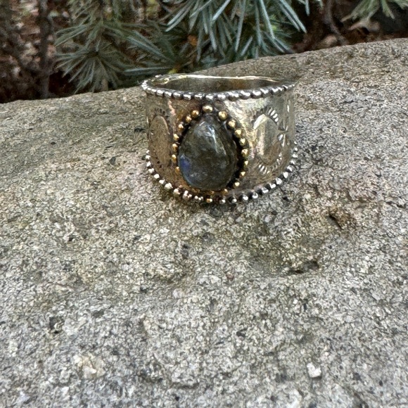 Sundance Labradorite ring - Picture 2 of 3